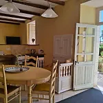 Les Volets Verts, Roussines, Charente, 16310 France Tatil Evi