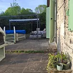 Tatil Evi Les Volets Verts, Roussines, Charente, 16310 France *