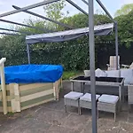 Tatil Evi Les Volets Verts, Roussines, Charente, 16310 France *