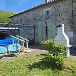 Les Volets Verts, Roussines, Charente, 16310 France *