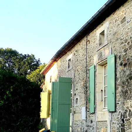 Les Volets Verts, Roussines, Charente, 16310 France בית נופש *