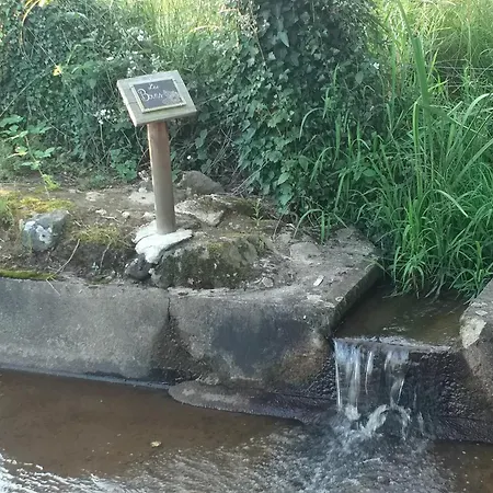 Les Volets Verts, Roussines, Charente, 16310 France Hébergement de vacances *