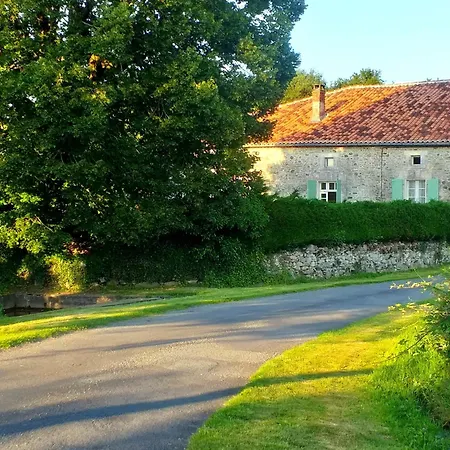 Les Volets Verts, Roussines, Charente, 16310 France Ferienhaus