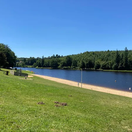 Hébergement de vacances Les Volets Verts, Roussines, Charente, 16310 France