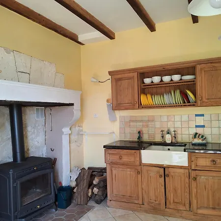 Les Volets Verts, Roussines, Charente, 16310 France Hébergement de vacances *