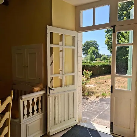 Les Volets Verts, Roussines, Charente, 16310 France *