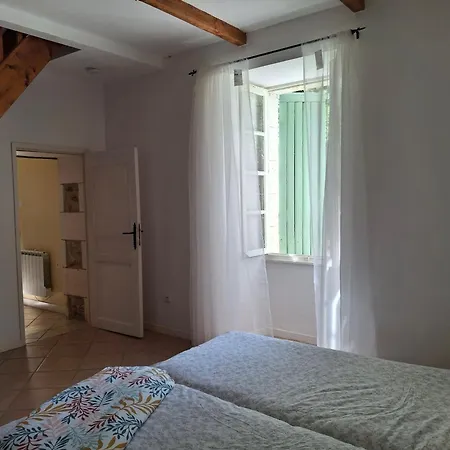 Les Volets Verts, Roussines, Charente, 16310 France Ferienhaus