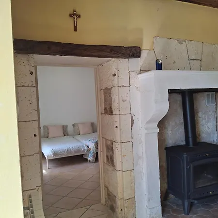 Hébergement de vacances Les Volets Verts, Roussines, Charente, 16310 France *