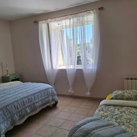Ferienhaus Les Volets Verts, Roussines, Charente, 16310 France Roussines