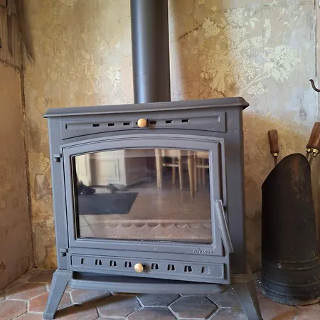 Les Volets Verts, Roussines, Charente, 16310 France *