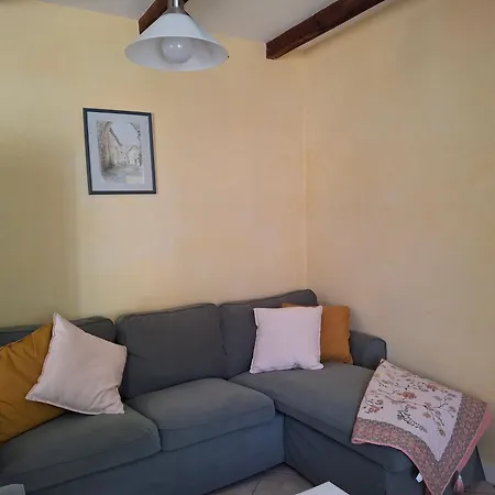 Vakantiehuis Les Volets Verts, Roussines, Charente, 16310 France