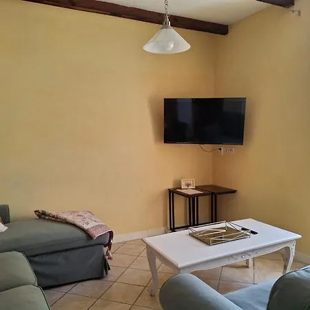 Les Volets Verts, Roussines, Charente, 16310 France Hébergement de vacances