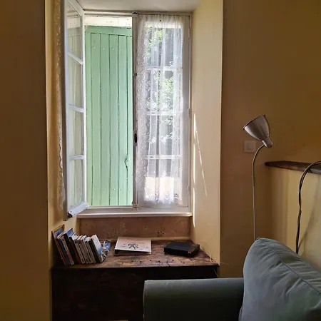 Les Volets Verts, Roussines, Charente, 16310 France Hébergement de vacances *