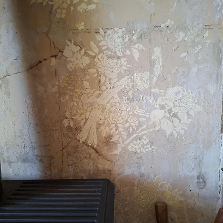 Hébergement de vacances Les Volets Verts, Roussines, Charente, 16310 France *