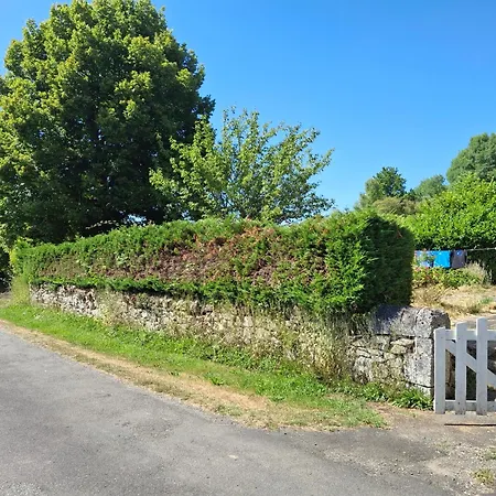 Hébergement de vacances Les Volets Verts, Roussines, Charente, 16310 France Roussines