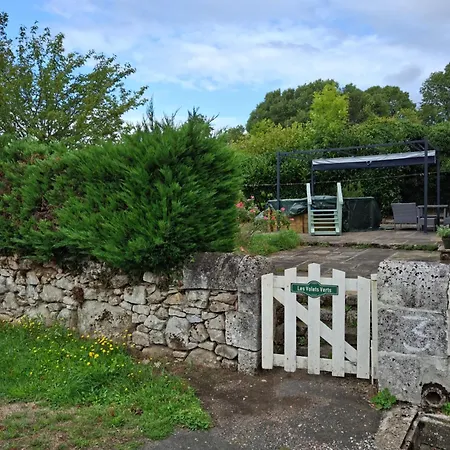 Hébergement de vacances Les Volets Verts, Roussines, Charente, 16310 France