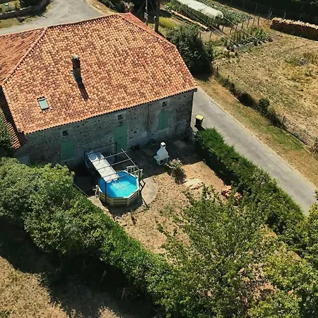 Casa de Férias Les Volets Verts, Roussines, Charente, 16310 France