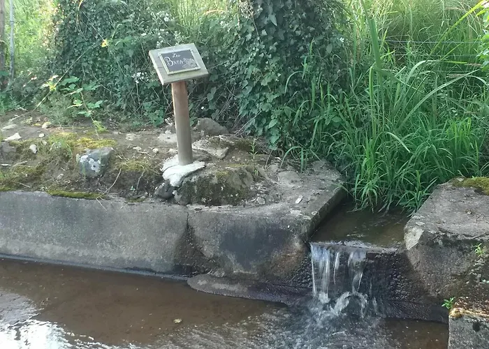 Les Volets Verts, Roussines, Charente, 16310 France Сasa de vacaciones *