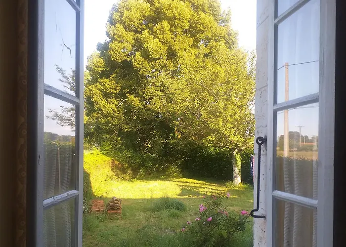 Les Volets Verts, Roussines, Charente, 16310 France Сasa de vacaciones *