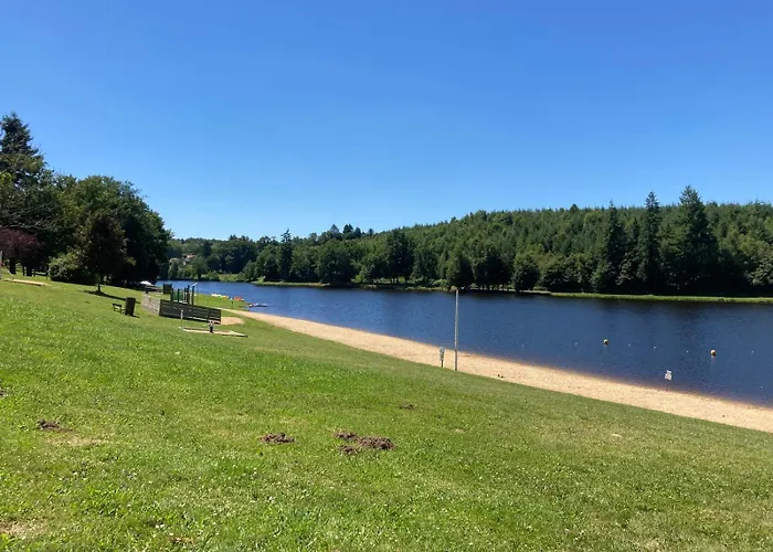 Сasa de vacaciones Les Volets Verts, Roussines, Charente, 16310 France