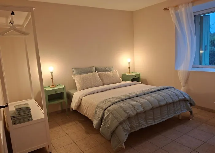 Les Volets Verts, Roussines, Charente, 16310 France Сasa de vacaciones Roussines