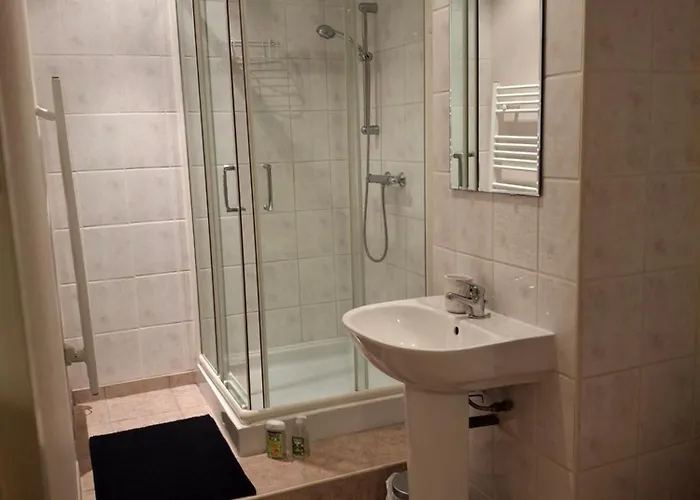 Сasa de vacaciones Les Volets Verts, Roussines, Charente, 16310 France Roussines