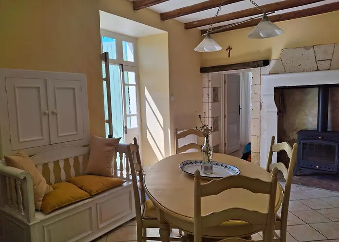 Les Volets Verts, Roussines, Charente, 16310 France Сasa de vacaciones *