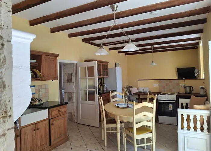 Les Volets Verts, Roussines, Charente, 16310 France *