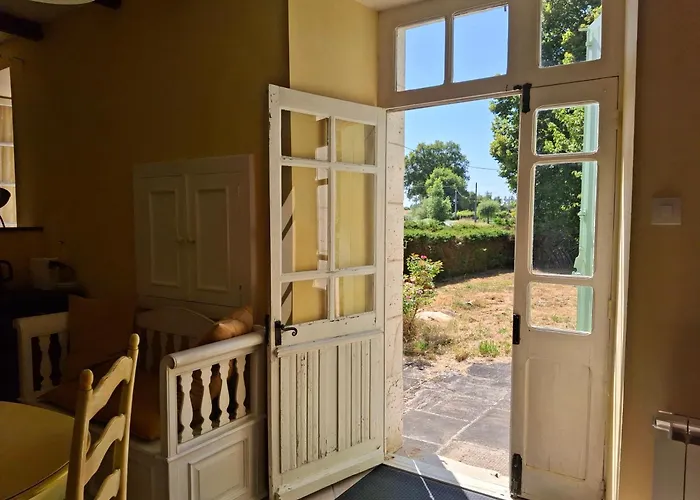 Les Volets Verts, Roussines, Charente, 16310 France *