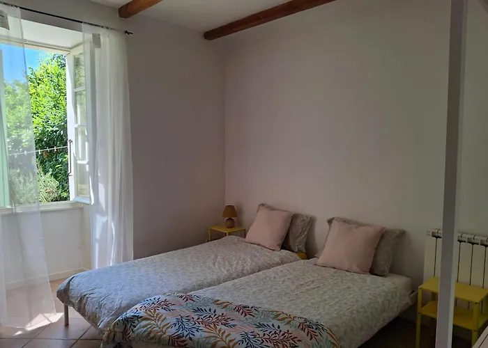 Les Volets Verts, Roussines, Charente, 16310 France Сasa de vacaciones *