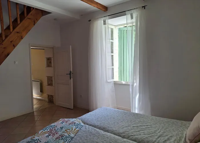 Les Volets Verts, Roussines, Charente, 16310 France Сasa de vacaciones