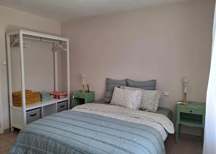 Les Volets Verts, Roussines, Charente, 16310 France Сasa de vacaciones Roussines