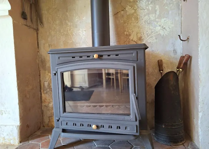 Les Volets Verts, Roussines, Charente, 16310 France *