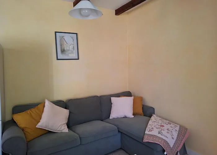 Сasa de vacaciones Les Volets Verts, Roussines, Charente, 16310 France