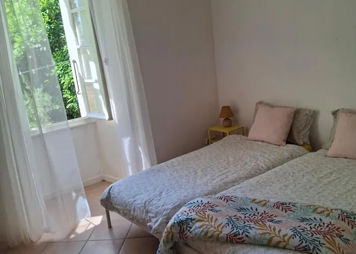 Les Volets Verts, Roussines, Charente, 16310 France Сasa de vacaciones Roussines