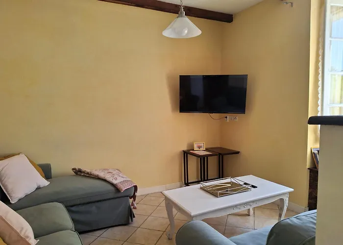 Les Volets Verts, Roussines, Charente, 16310 France Сasa de vacaciones