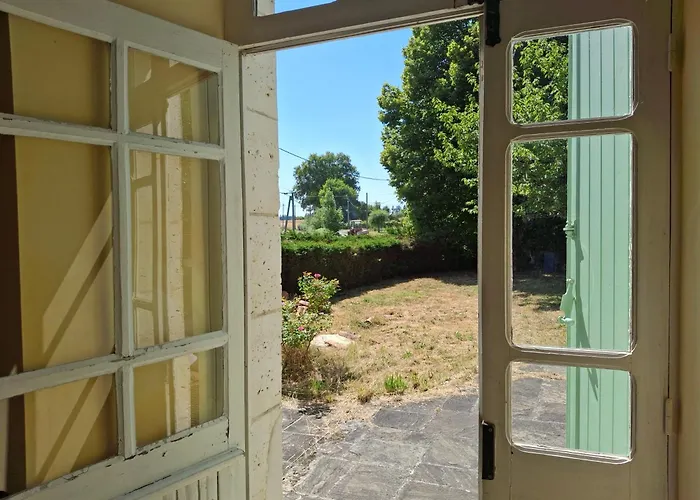 Les Volets Verts, Roussines, Charente, 16310 France Roussines