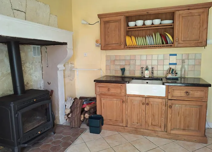 Les Volets Verts, Roussines, Charente, 16310 France Сasa de vacaciones