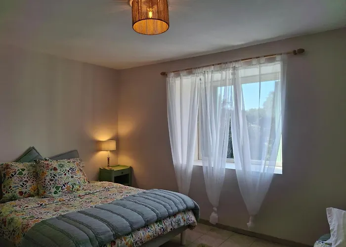 Les Volets Verts, Roussines, Charente, 16310 France Сasa de vacaciones Roussines